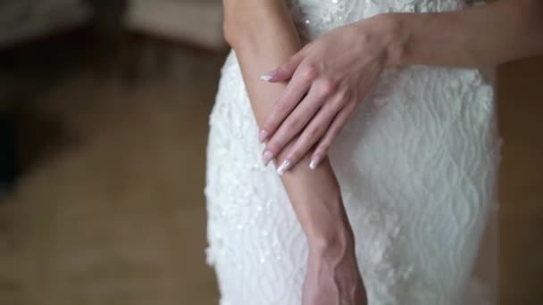 Giovane sposa in posa — Video Stock