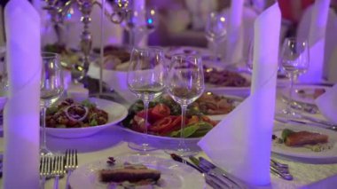 Yemek masalarında Restoran