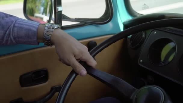 Azul retro ônibus condução — Vídeo de Stock