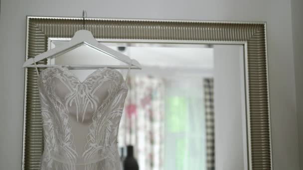 Biała suknia ślubna — Wideo stockowe