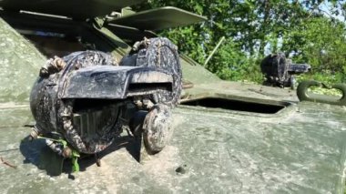 Orman içinde pis tank