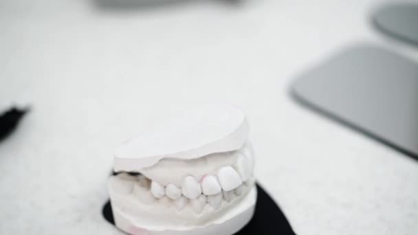 Σαγόνι μοντέλο στο οδοντιατρείο — Αρχείο Βίντεο