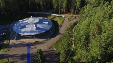 Bir ormandaki Ufo gibi bina