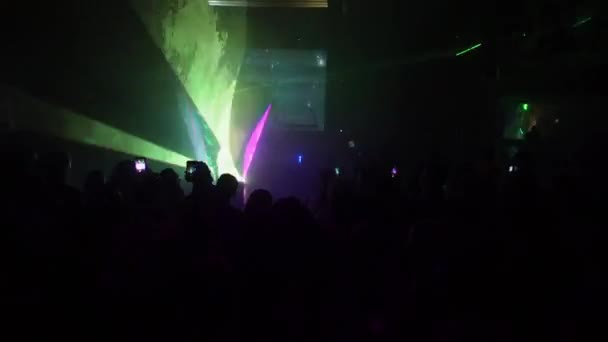 Лазерное шоу в ночном клубе — стоковое видео