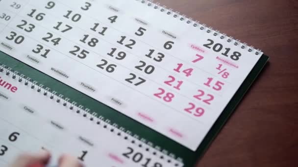 Křížení data v kalendáři — Stock video