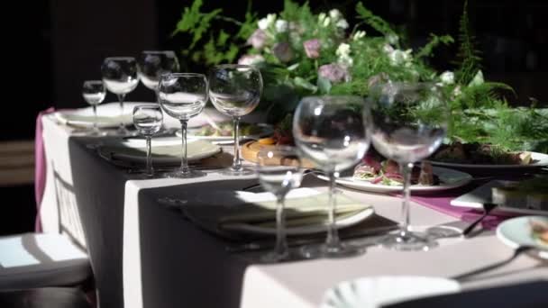Table decoration at the party — Stock Video