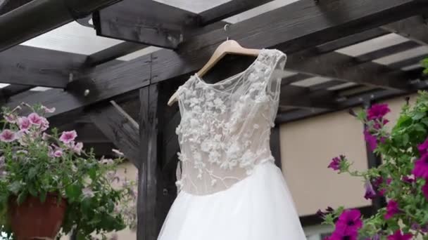 Vestido de casamento branco — Vídeo de Stock