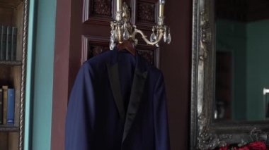 Klasik adam mavi elbise