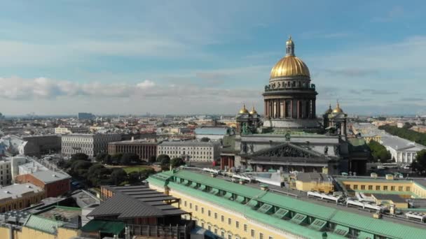 Saint-Petersburg and Isaacs cathedral aerial view — Stock Video