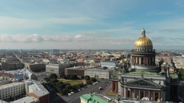 Saint-Petersburg and Isaacs cathedral aerial view — Stock Video