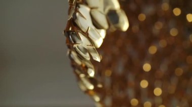 Sanat obkect - altın lamba