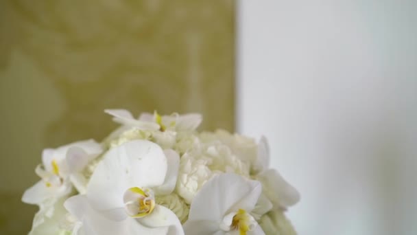 Suknie ślubne Ślub Bukiet białych róż — Wideo stockowe