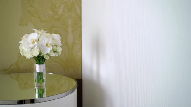 Bouquet da sposa di rose bianche — Video Stock