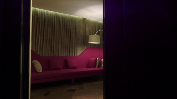 Ascensore porte di chiusura in hotel — Video Stock