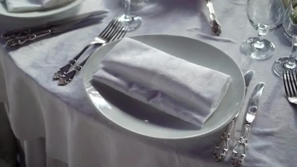 Assiette Serviette Tissu Couteau Fourchette Sur Tissu Blanc Sur Table — Video