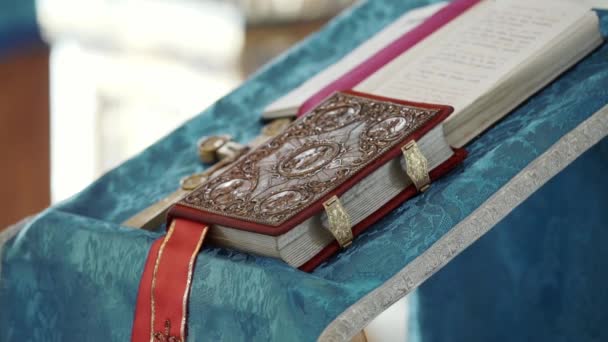 หนังสือไบเบิ้ลในโบสถ์ — วีดีโอสต็อก