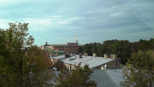 Михайловский замок на реке Фонтанке, Санкт-Петербург — стоковое видео