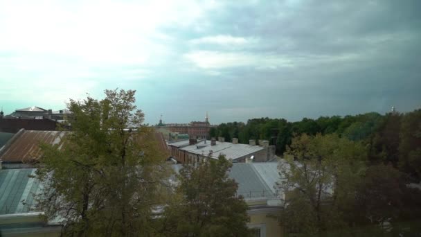 Mikhailovski kasteel op de fontanka rivier, st. petersburg — Stockvideo