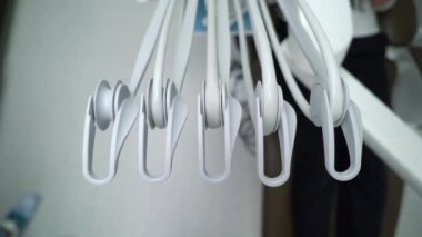 Stomatoloji kliniğinde diş aletleri