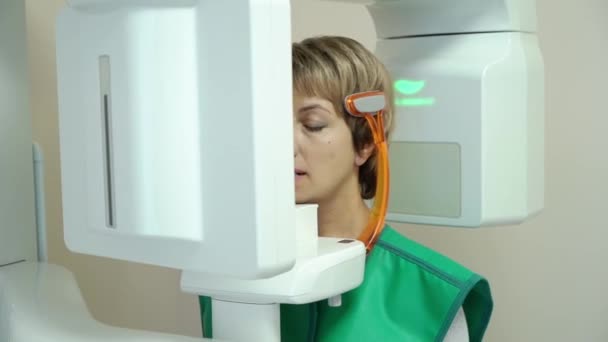 歯科用 x 線スキャナーと患者 — ストック動画