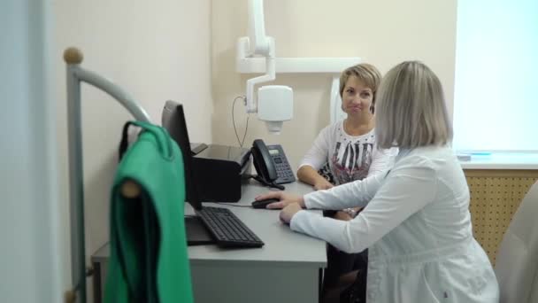 Escáner dental de rayos X y paciente — Vídeos de Stock