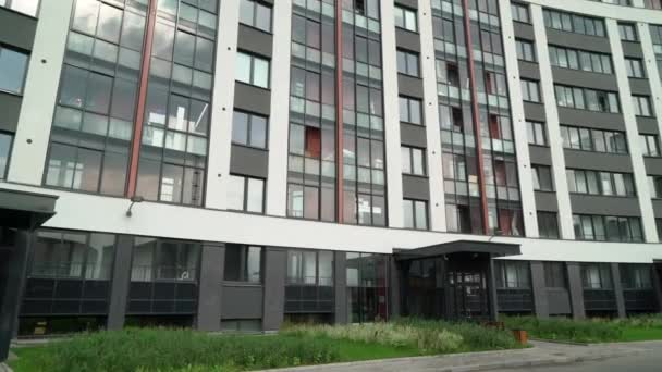 현대의 고급 아파트 건물 — 비디오
