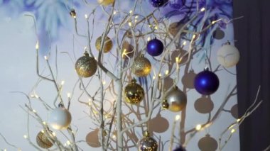 Kapalı topları ile Noel ağacı
