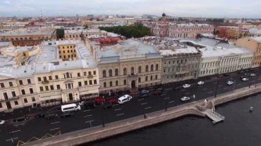 Düğün Sarayı Saint-Petersburg adlı İngilizce set inşa tarihi. Hava dron cityscape manzaraya Caddesi ve nehir Neva
