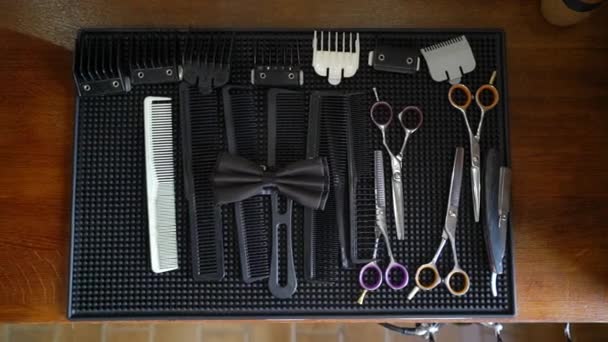 Professional barber shop tools and bowtie — Stock Video