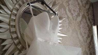 Gelin Gelinlik yatak odasında sabah hazırlık