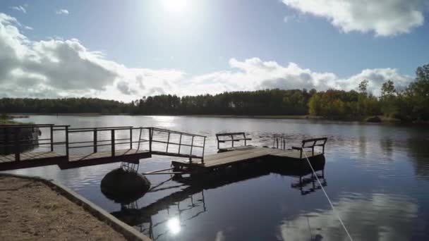 湖中的码头和木船 — 图库视频影像