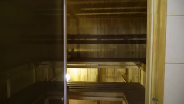 Interior da sauna - Relaxe em uma sauna quente — Vídeo de Stock