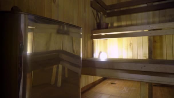 Szauna belső tér - Pihenjen egy forró szaunában — Stock videók