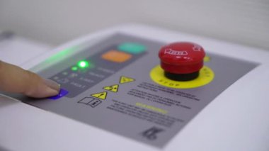 X-ışını Hastanesi tıbbi dolapta. İş yerinde bir doktor Kliniği.