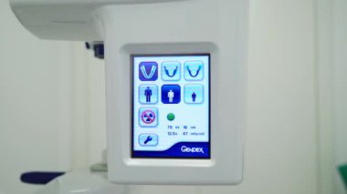 Moskova, Rusya - 25 Kasım 2018: X-ray makinesi tarayıcı hastanede tıbbi dolabında. İş yerinde bir doktor Kliniği.