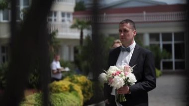 Bir gelinlik genç güzel gelin damada gider. Yeni evliler toplantısı.