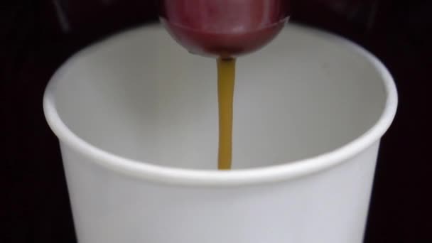 Preparando cofee en máquina. Bebida expreso o capuchino . — Vídeos de Stock