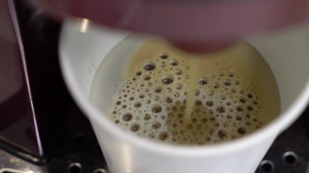 Zubereitung von Cofee in der Maschine. Espresso oder Capuccino-Drink. — Stockvideo