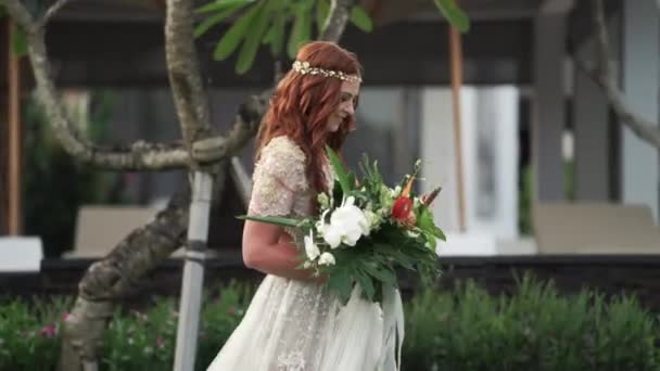 Pengantin datang ke upacara pernikahan — Stok Video