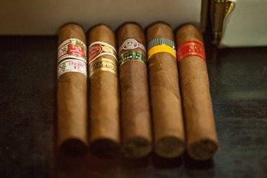 Havana, Küba - 23 Aralık 2011: purolar