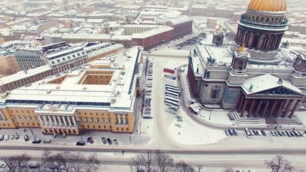 Isaacs katedrála v Saint-Petersburg letecký snímek — Stock video