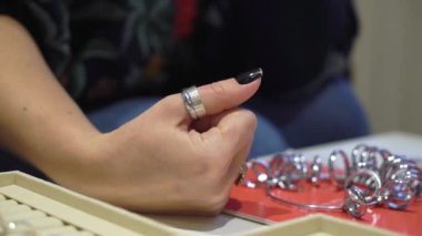 Kişi takı yüzük boyutunu seçme