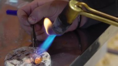 Kuyumcu Takı bir parça yapar