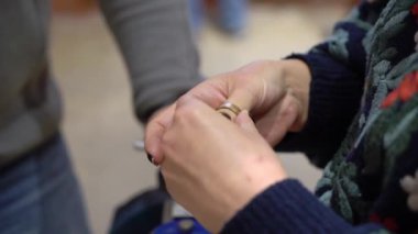 Kuyumcu Takı bir parça yapar