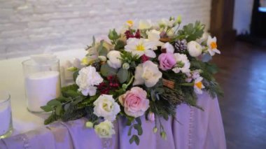 Partide dekore edilmiş masa - düğün veya diğer olay kutlama