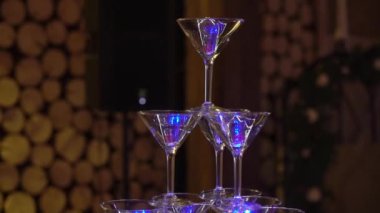 Şampanya partide Piramidi