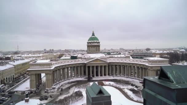 Kazáni dóm télen. Gyönyörű téli táj Szentpéterváron. Havas orosz tél — Stock videók