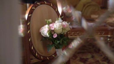 gelin buketi beyaz ve pembe güller