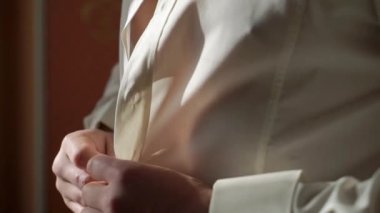 Buttoning beyaz gömlek uzun kol