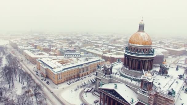 Isaacs katedrála v Saint-Petersburg letecký snímek — Stock video